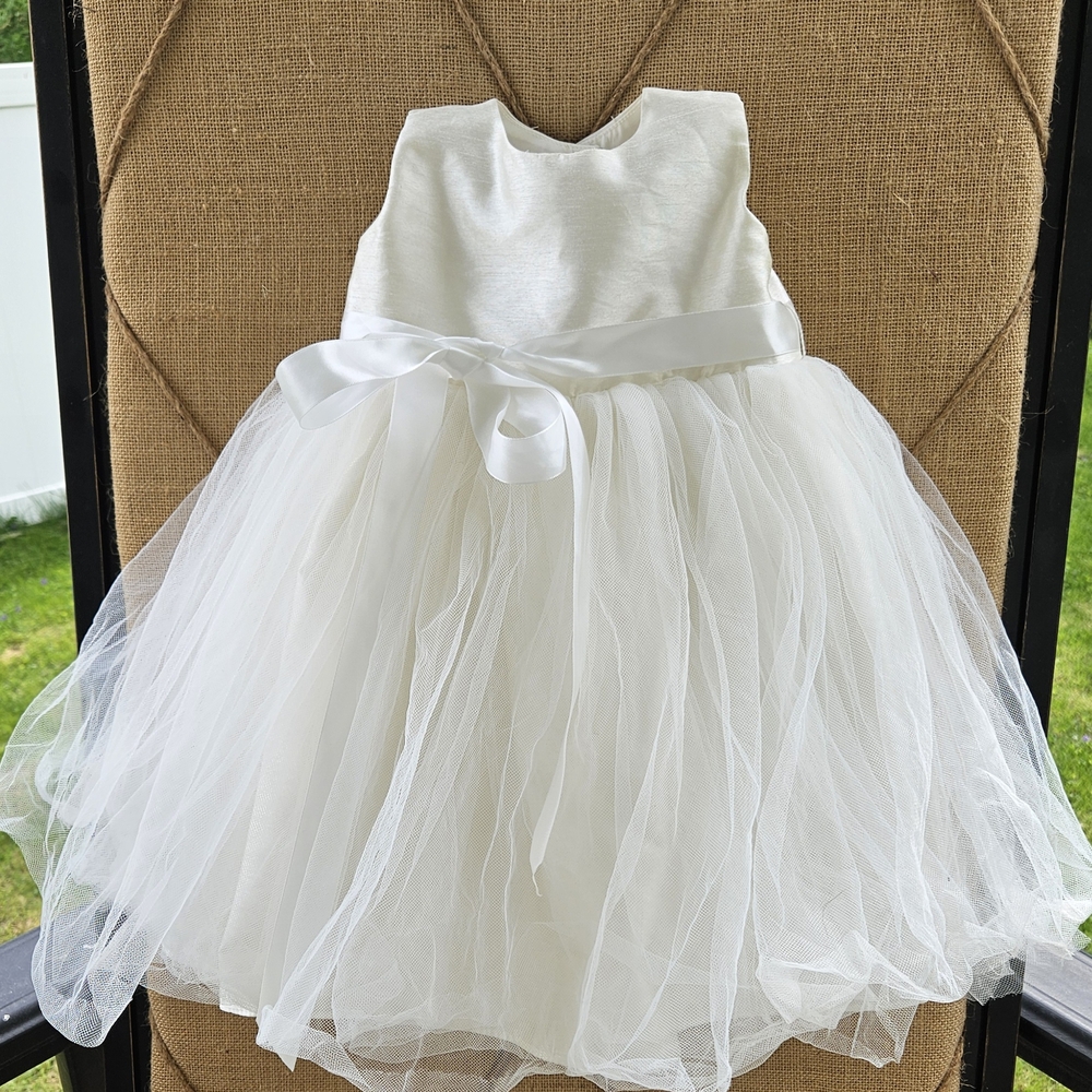 David's Bridal White Sleeveless Crew Neck Gown